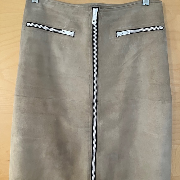 Rag and Bone Mid-length Suede Skirt w/ White Front Zipper - Size 4 - Picture 3 of 11